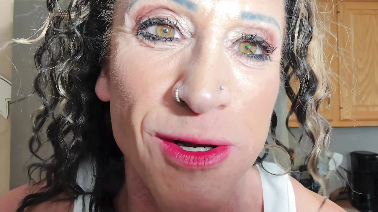Muscle MILF Ingest Crushing Cuck Kitchen Devour
