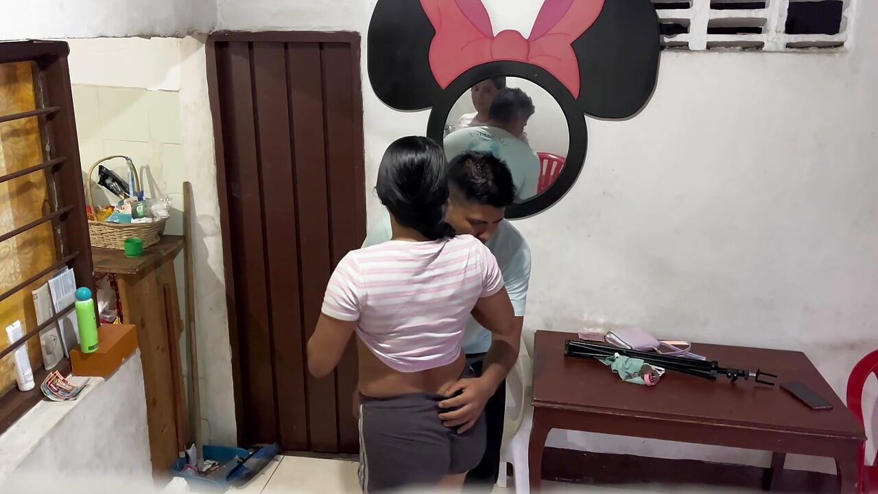ฉันถูกทิ้งให้อยู่คนเดียวที่บ้านและการยั่วยวนทําให้ฉันดีขึ้น Hahahahahaha