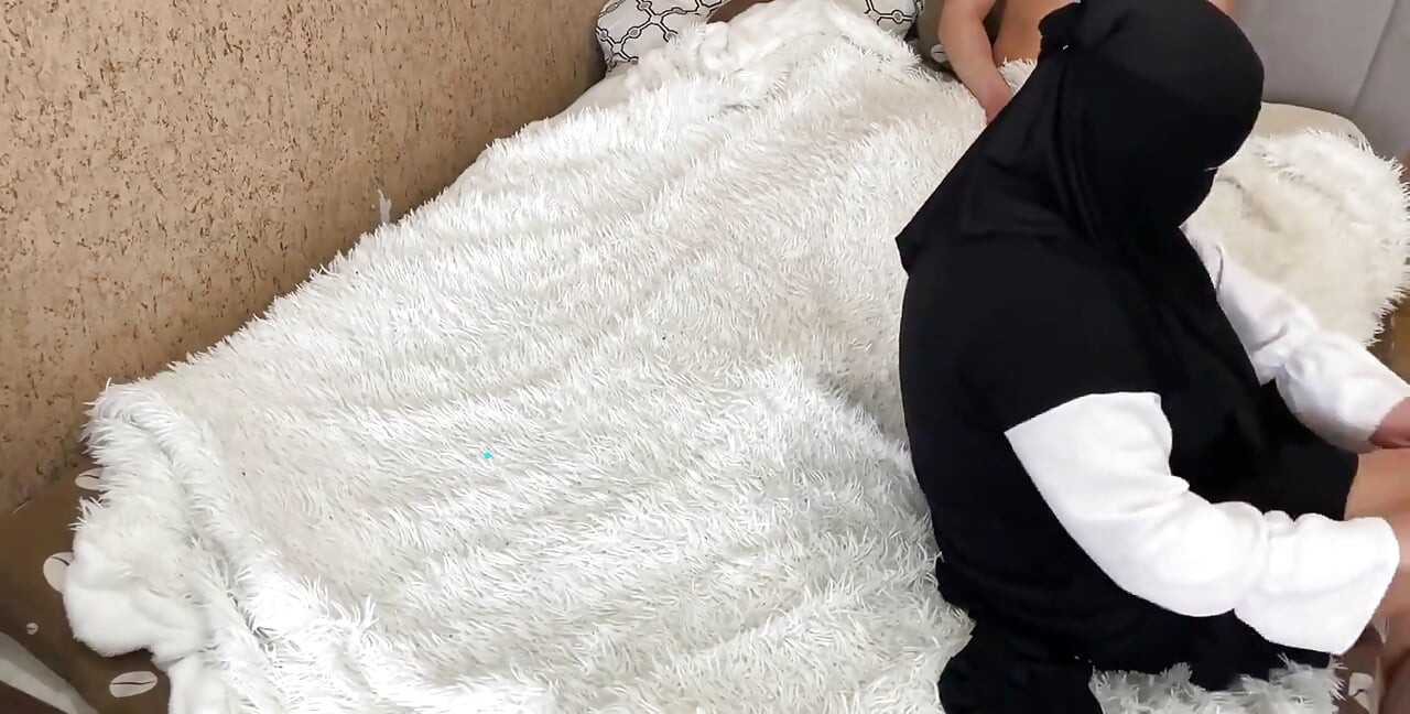 Leche en las medias de una milf árabe