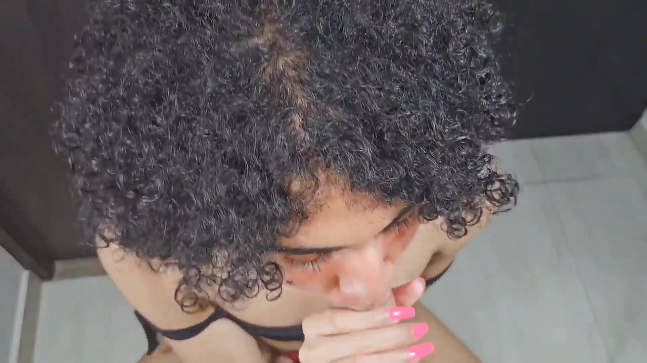 漂亮的娘娘腔蕩婦誘惑我無套操她