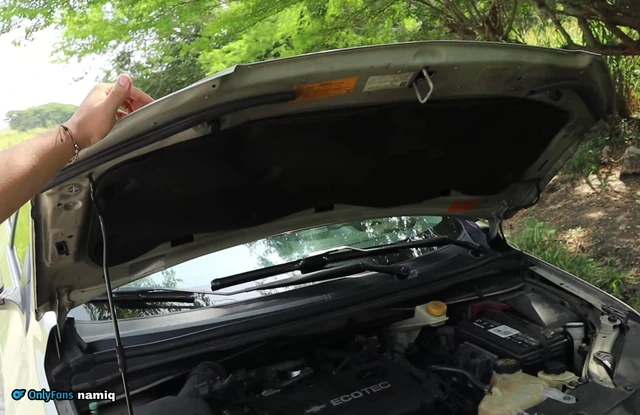 mechanic fucks married woman stranded in the middle of nowhere