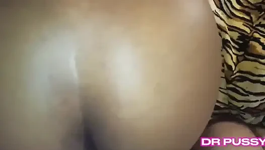 Cewek semok kulit hitam ini rela ngelakuin seks anal sama kekasihnya di hari paskah dengan imbalan hadiah kejutan dan dia nggak boleh jilat memeknya tanpa sepong kontol
