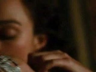 Keira Knightley baise très sexy