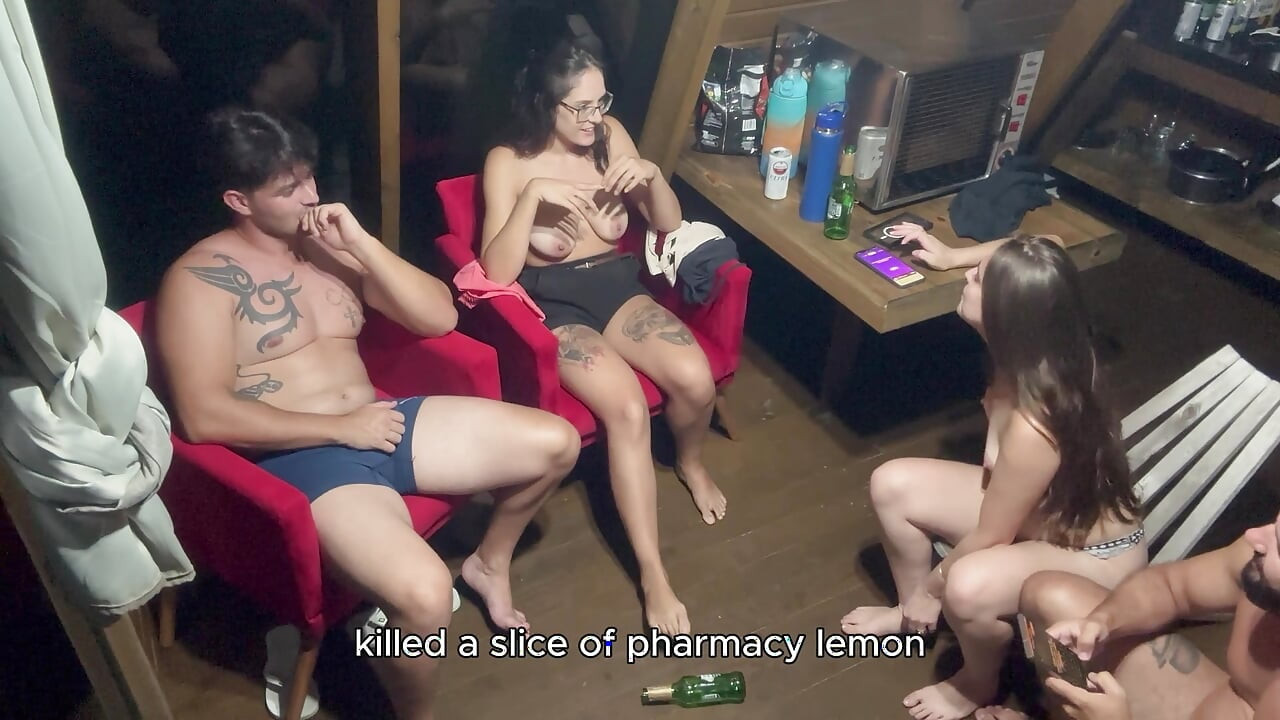 우리의 첫 번째 진실 또는 감히 야생 난교 Pt1로 변합니다