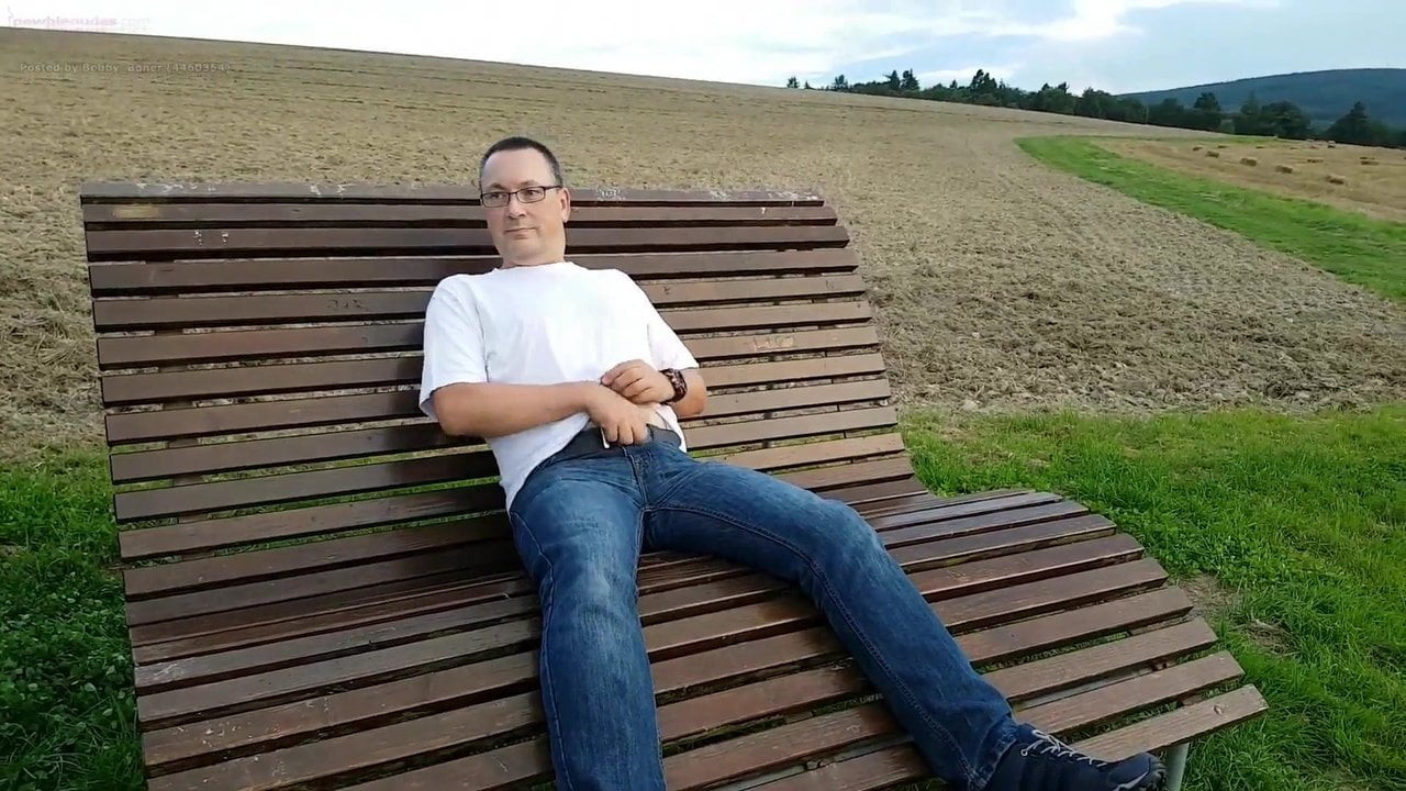 Exhibitionist in het park