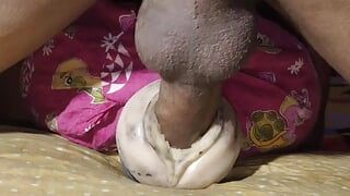 Indyjski Desi chłopak jebanie cipki zabawka ciężko i ładuje się dużą ilością soczystych kremowych wytrysków