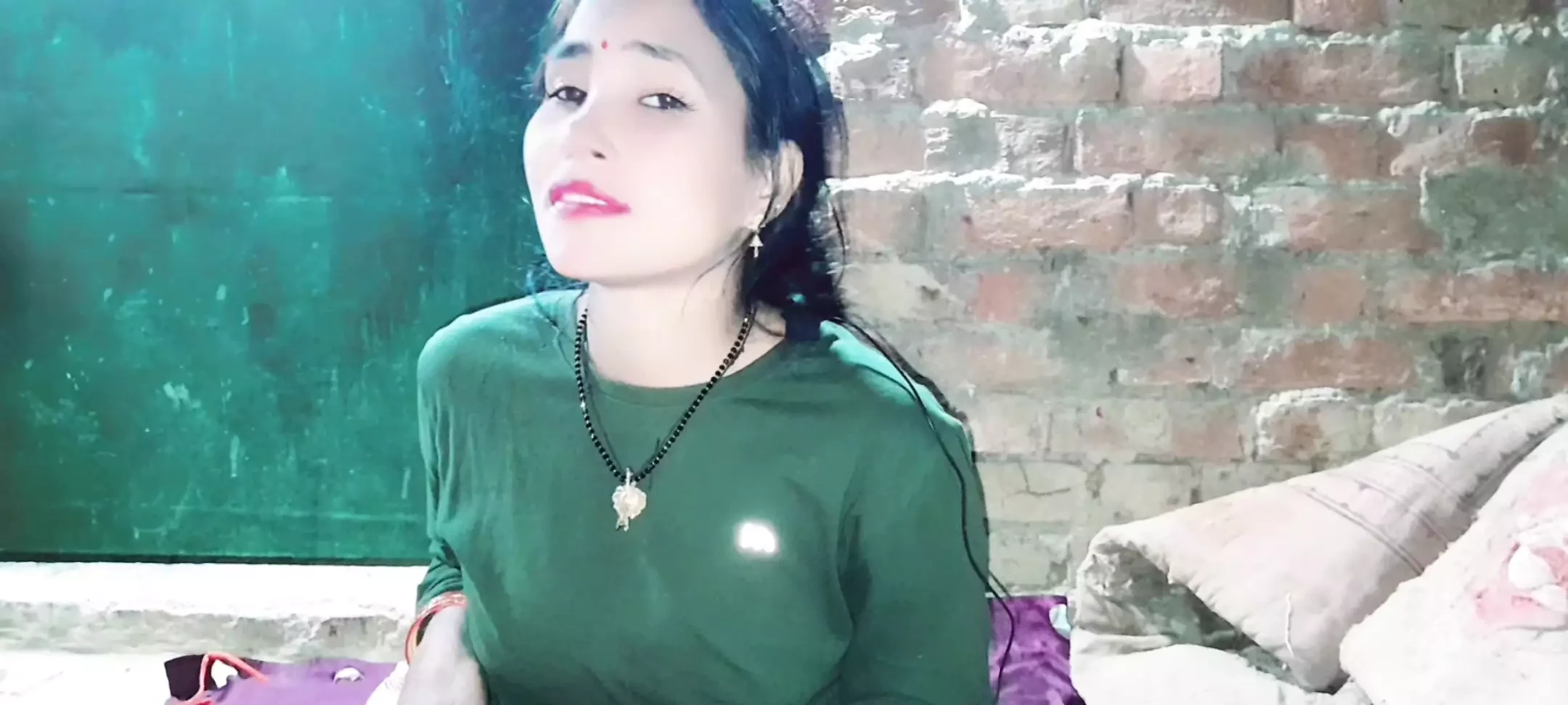 Bella ragazza calda fa il primo sesso doloroso con il marito della sorellastra