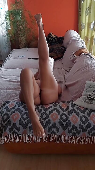 Selena's Naked Body and Footjob