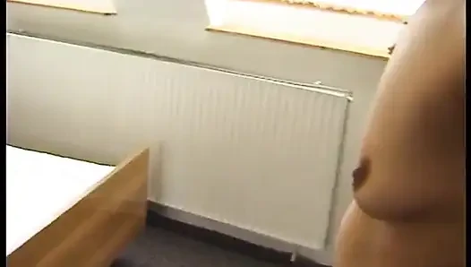 Zwei reife schlampen werden gefesselt
