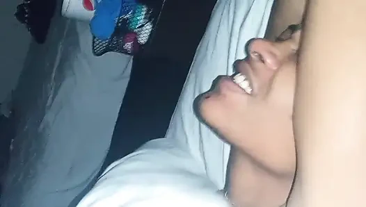 Sıska zenci genç bakış açısı içeri gidiyor