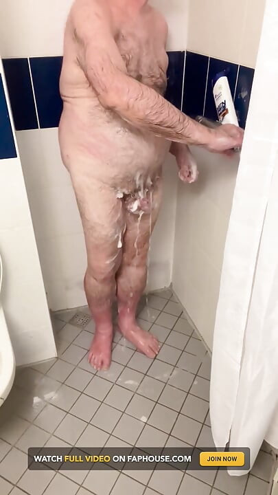 In the Shower with Coach Karl 6765