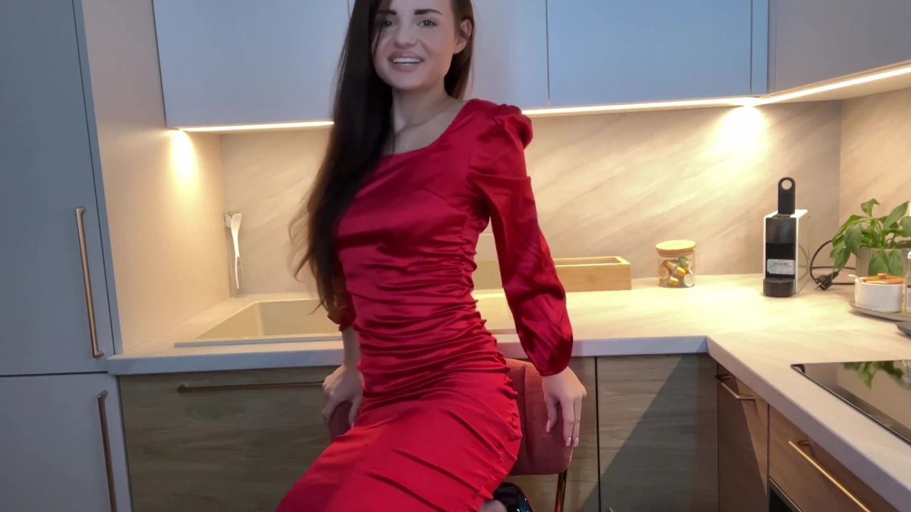 Kırmızı elbisenin gitmesine izin veriyor