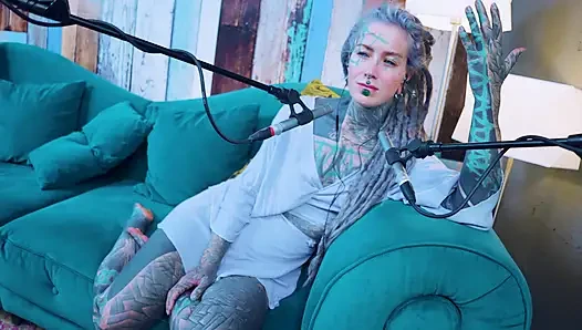 G - grattitude- asmr podcast sfw konuşuyor gotik sıska kız dreadlocks dövmeli model dövmeli kız