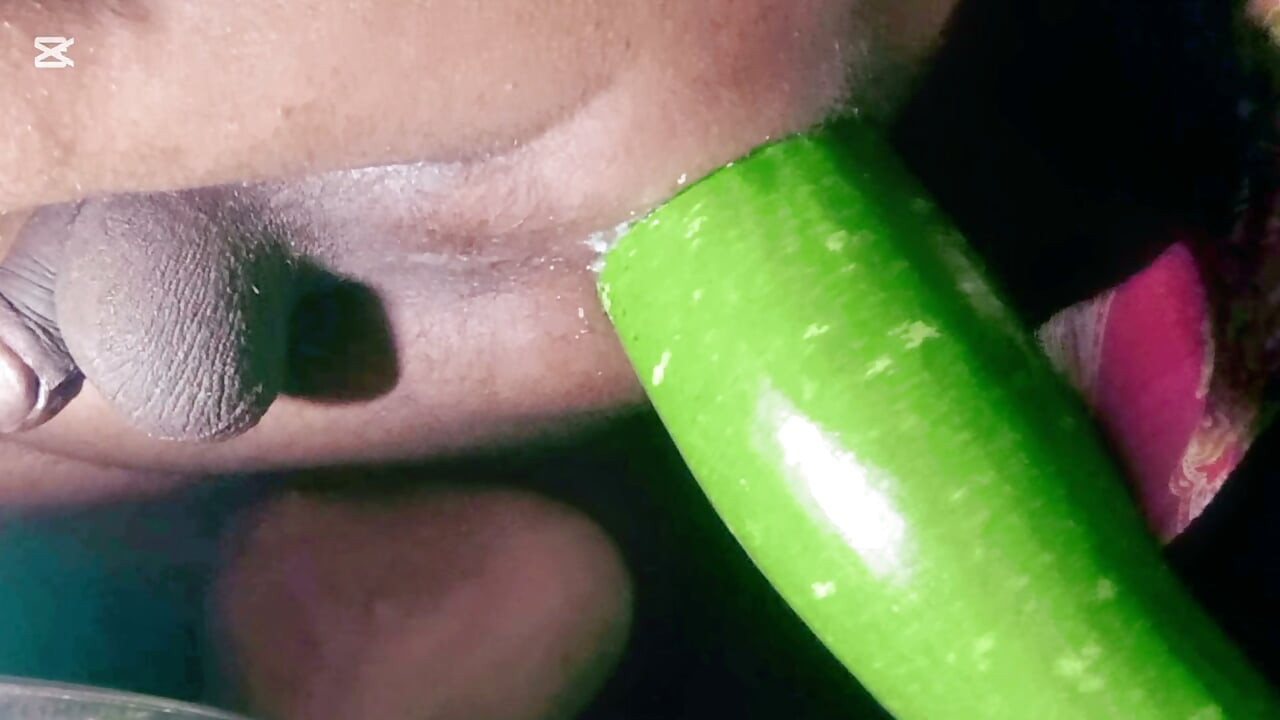 用手肏屁眼。