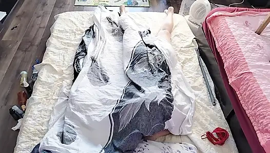 Sinnliche massage eines heißen paares mit Öl auf dem körper.