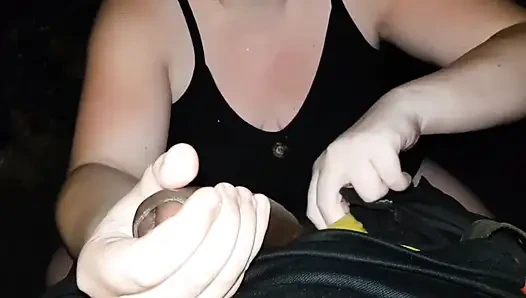 Kness'imde açık havada riskli sakso büyük zenci yarağıyla öğürüyor