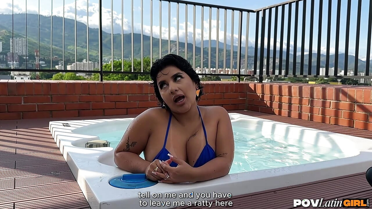 La piccola sorellastra colombiana passa dalla jacuzzi al letto per succhiare il cazzo, Naty Delgado - POVLatinGirl