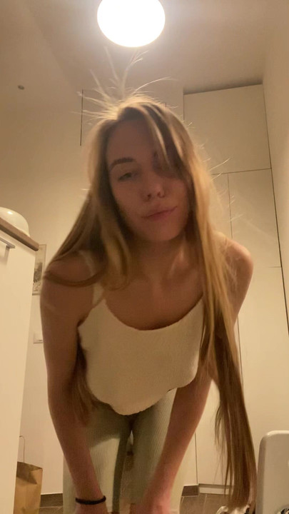 Pussy teasing with camel toy 🍑