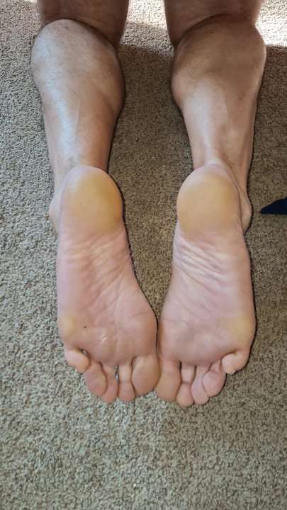 Shoot a big thick load all over my soft wrinkled soles
