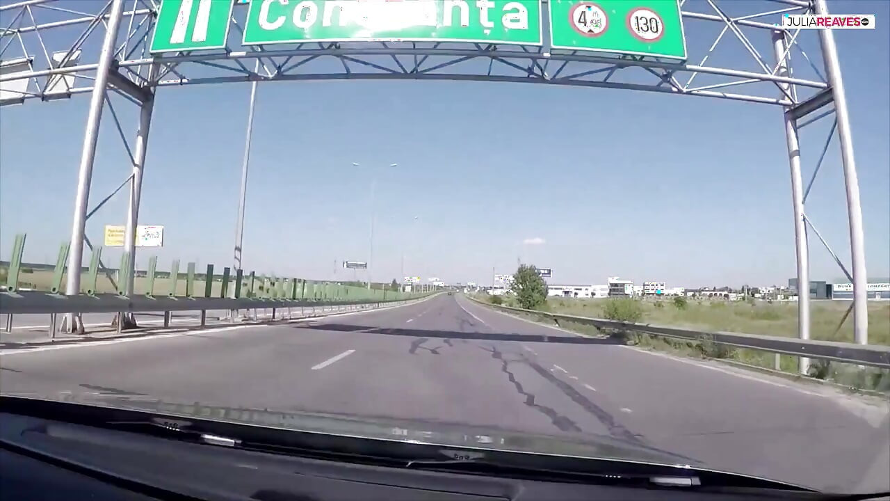 Tangan pertama pada stereng kemudian mulut pada zakar