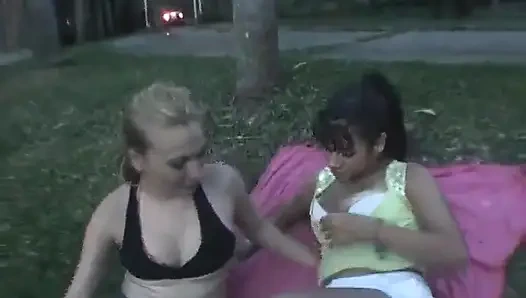 Лесбийский горячий марафон сексуальных поцелуев