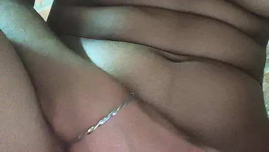 Ateşli hintli kız solo video gerçek ev yapımı Hintli seksi kız