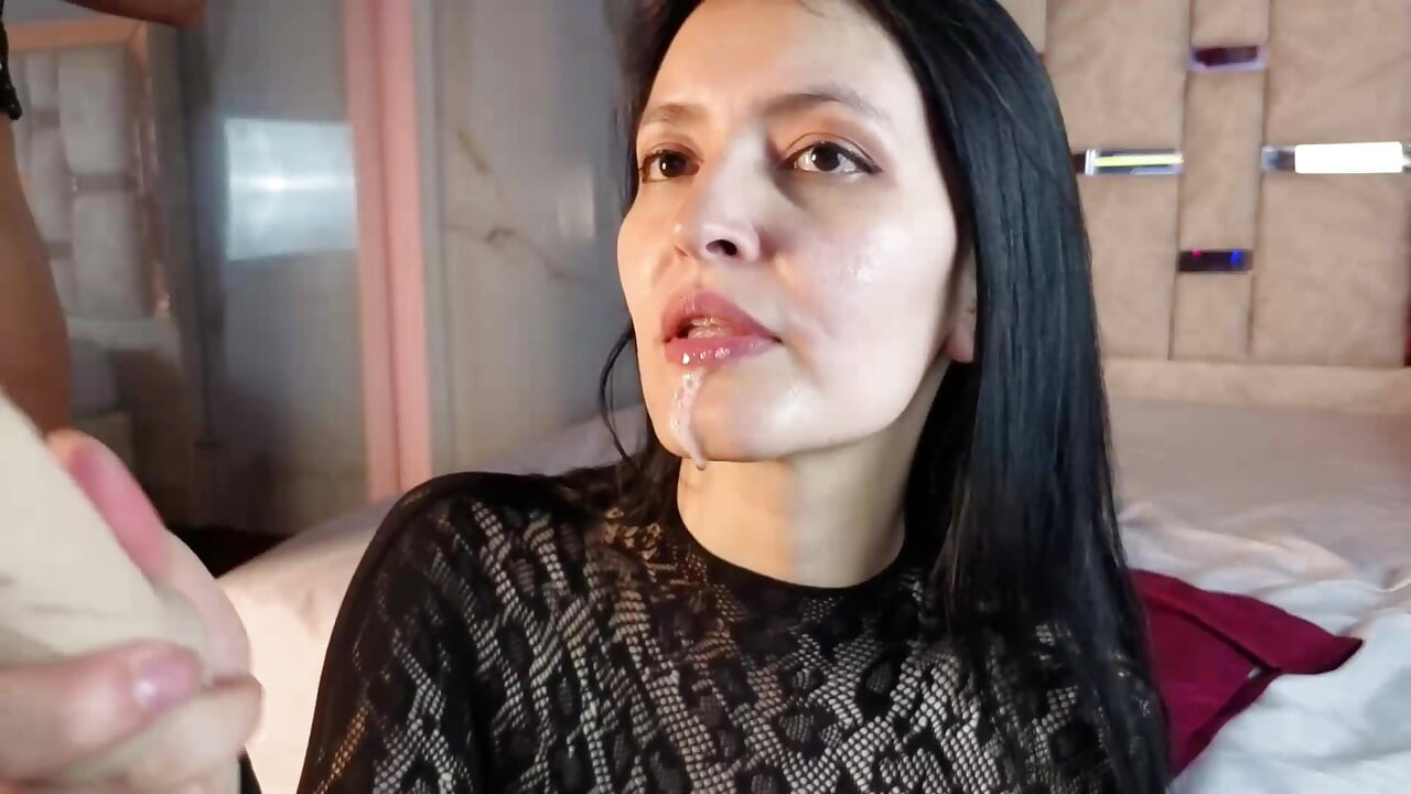 Schlampiges dildospiel: Ich lass mein gesicht getränkt zurück