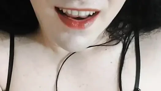 Beyaz gotik kadın egemen genç kadın kılıklı travesti