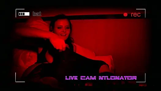 Горячий Трах В Нейлоне Со Страпоном Перед Живой Камерой