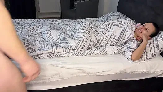 Çok seksi iç çamaşırı! Cunnilingus, vibratör, oral seks ve mideye boşalma.
