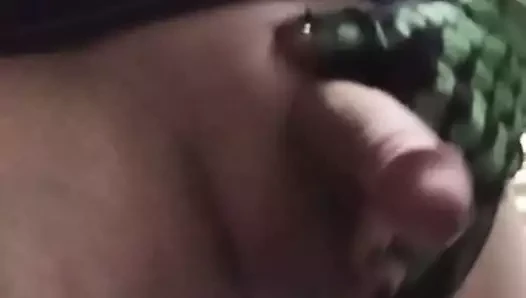 Çıplak ucube çekerek onun küçücük çük