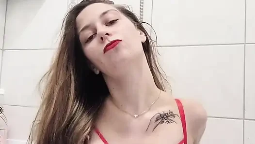 Masturbasi sampai orgasme di bak mandi