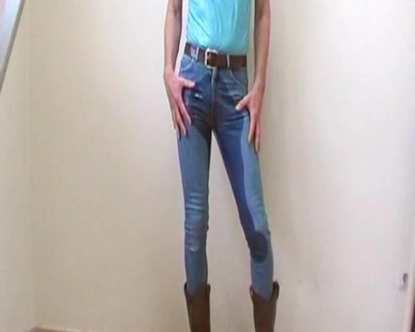 wetting my sexy jeans