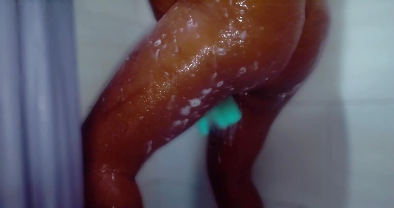 Lil Latina Shower Show Slo-mo