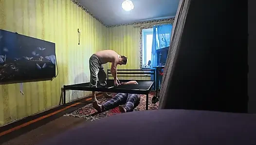 Di balik layar, tanpa editan. Kami sedang membangun tempat tidur seks baru
