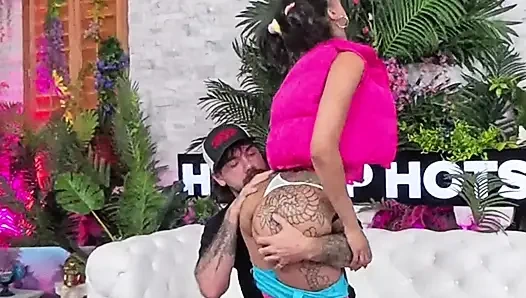 Золотой дождь на больших сиськах и рту грязной Ravyn Alexa!