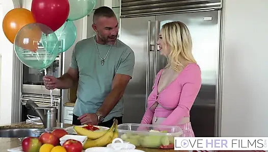 Big Boobs Blondie Gigi Sweets Gets Worshipped