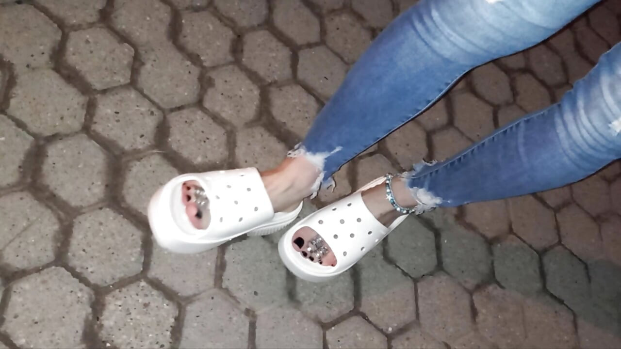 I wear tight jeans and show my pretty feet