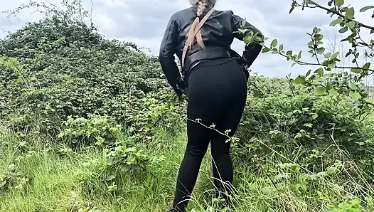 Can't Hold It, Pissing Outdoor Compilation
