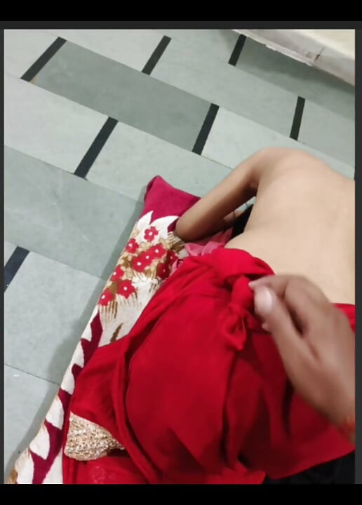 Desi üvey kuzenler, kardeşin siyah sikini emmeyi reddetti