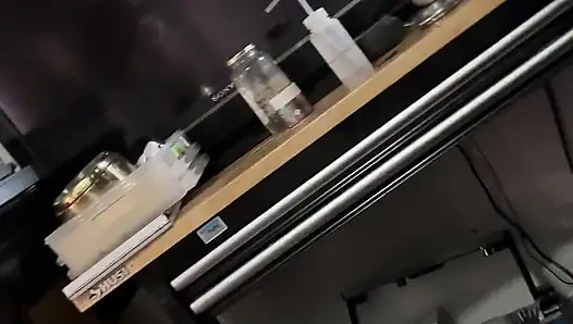 Seksi orta yaşlı seksi kadın yarak emiyor