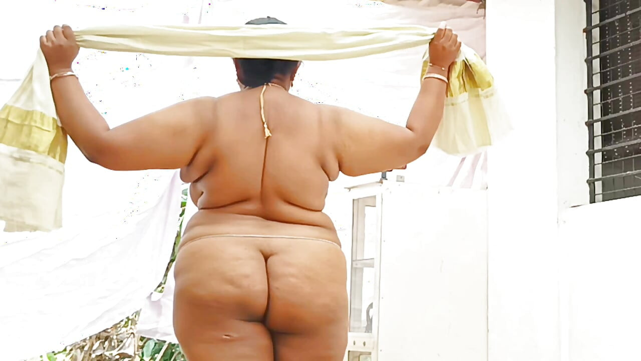 Estilo tradicional em linda indiana branca mostrando seu corpo sexy, completamente nua