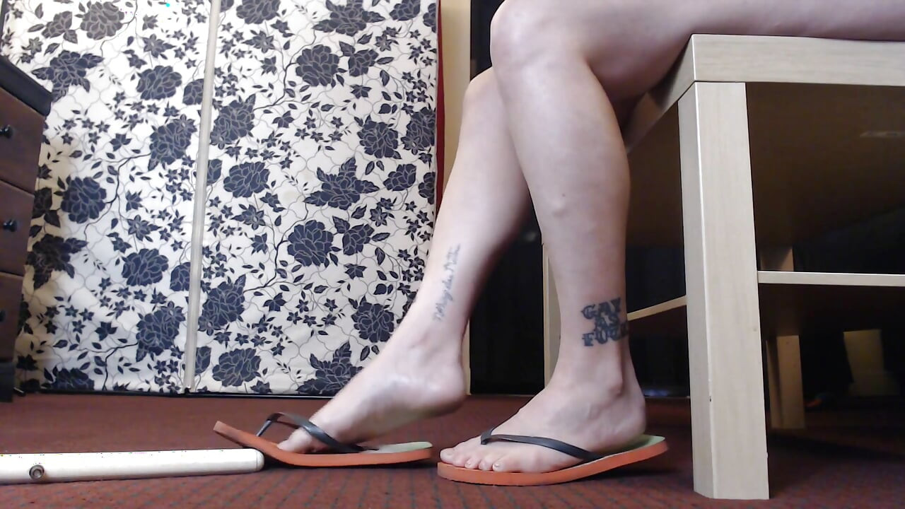 Flipflops Dipping Tapping Shoeplay