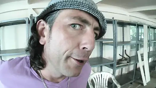 Sarışın Oyuncak Erkekler Tarafından Sikiliyor Ve Emiyor