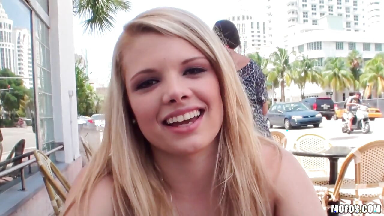 I Know That Girl - My Girlfriend Loves to Go Wild on Vacation