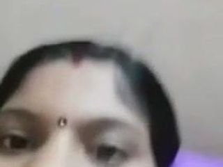 Desi bhabhi&#39;s boobs video