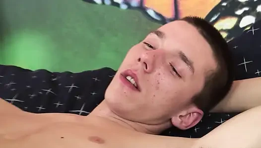 Büyük dildo amcığımda kayboluyor