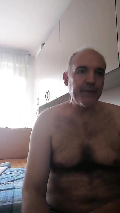 Vyhoni si penis, Carlo je dobrý pro tvé zdraví!