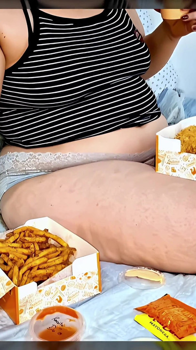 Nicole Stuffing on Fried Chicken & Teasing Her Growing Belly