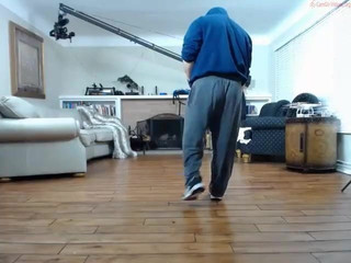 Breakdancer zeigt gute Moves und mehr